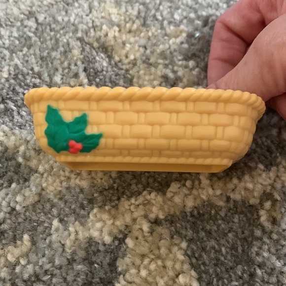 Vintage Christmas Salt & Pepper Shakers - Picture 4 of 7